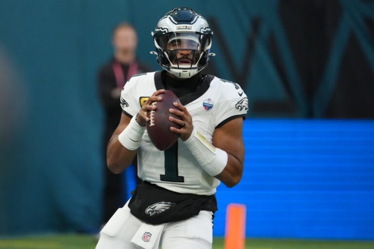 6 Philadelphia Eagles Replacements With Jalen Hurts Out Indefinitely, Including Derek Carr